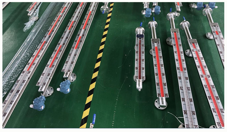 帶遠傳磁翻板液位計產(chǎn)品實物圖